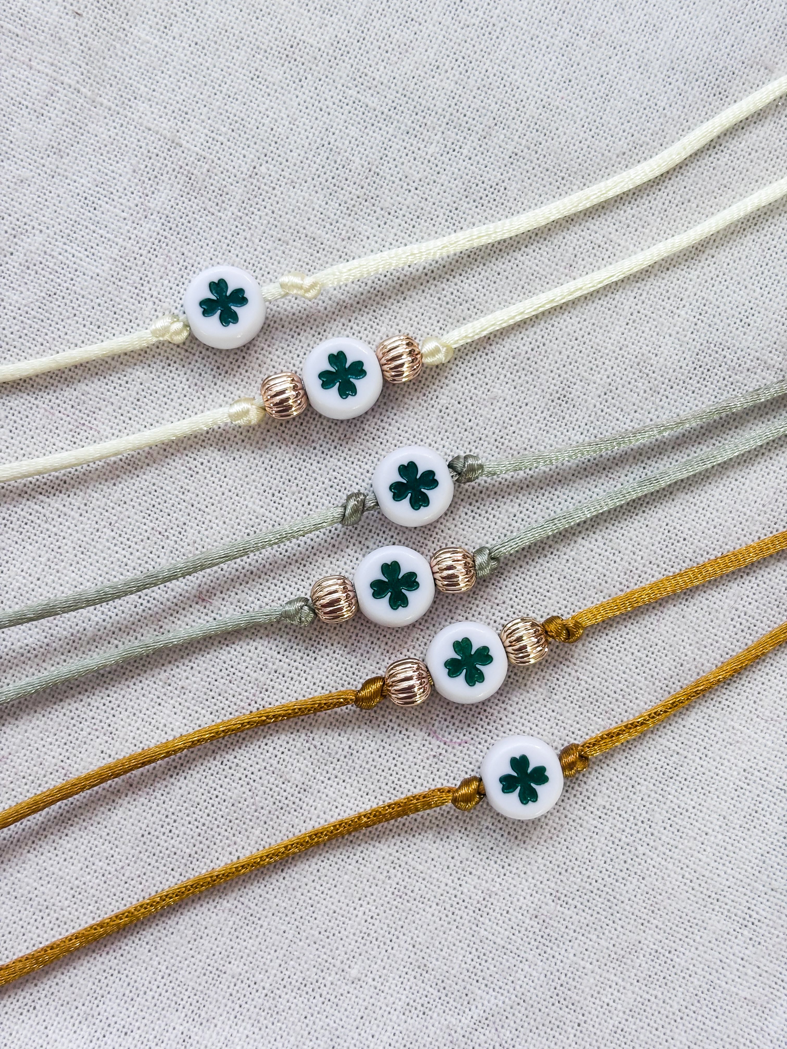 Klavertjevier armband | Lichtgeel