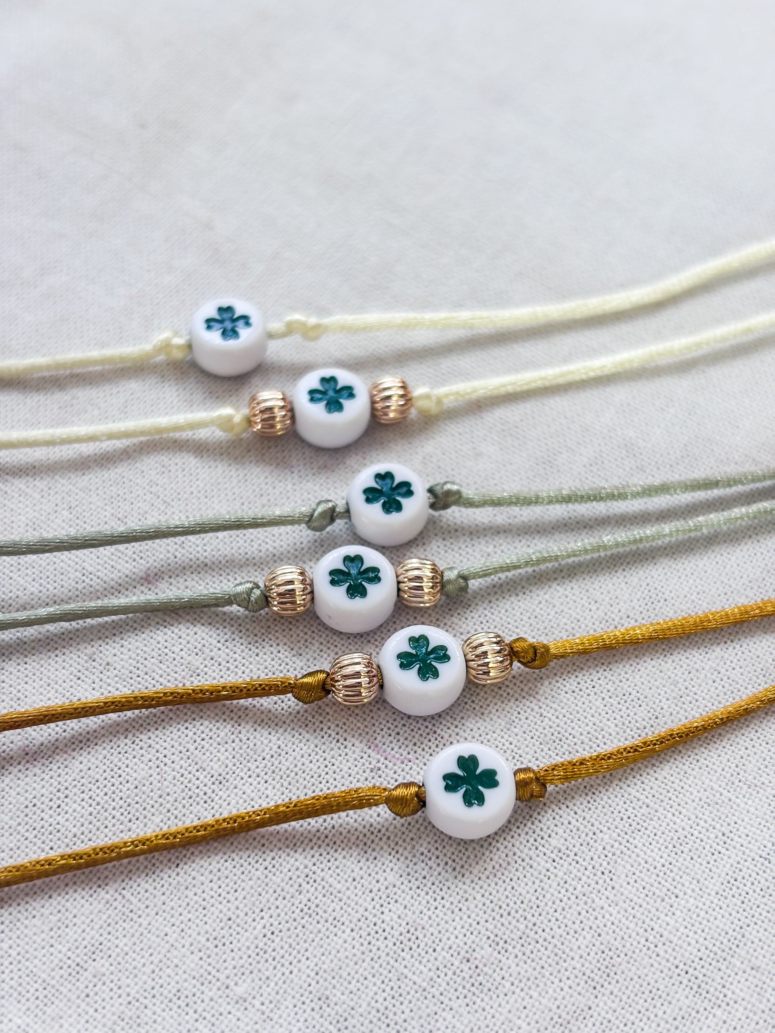 Klavertjevier armband | Lichtgeel